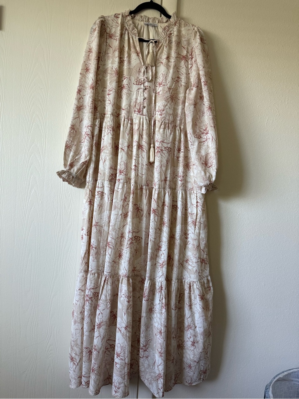 Women’s white Floral Tiered Maxi Dress L